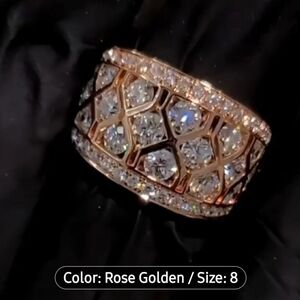 Ring Sz 8 gold plated Gift Box